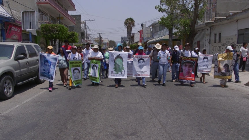 Demonstration der Angehoerigen in Chilpancingo Hauptstadt von Guerrero - II Foto - diwa-film